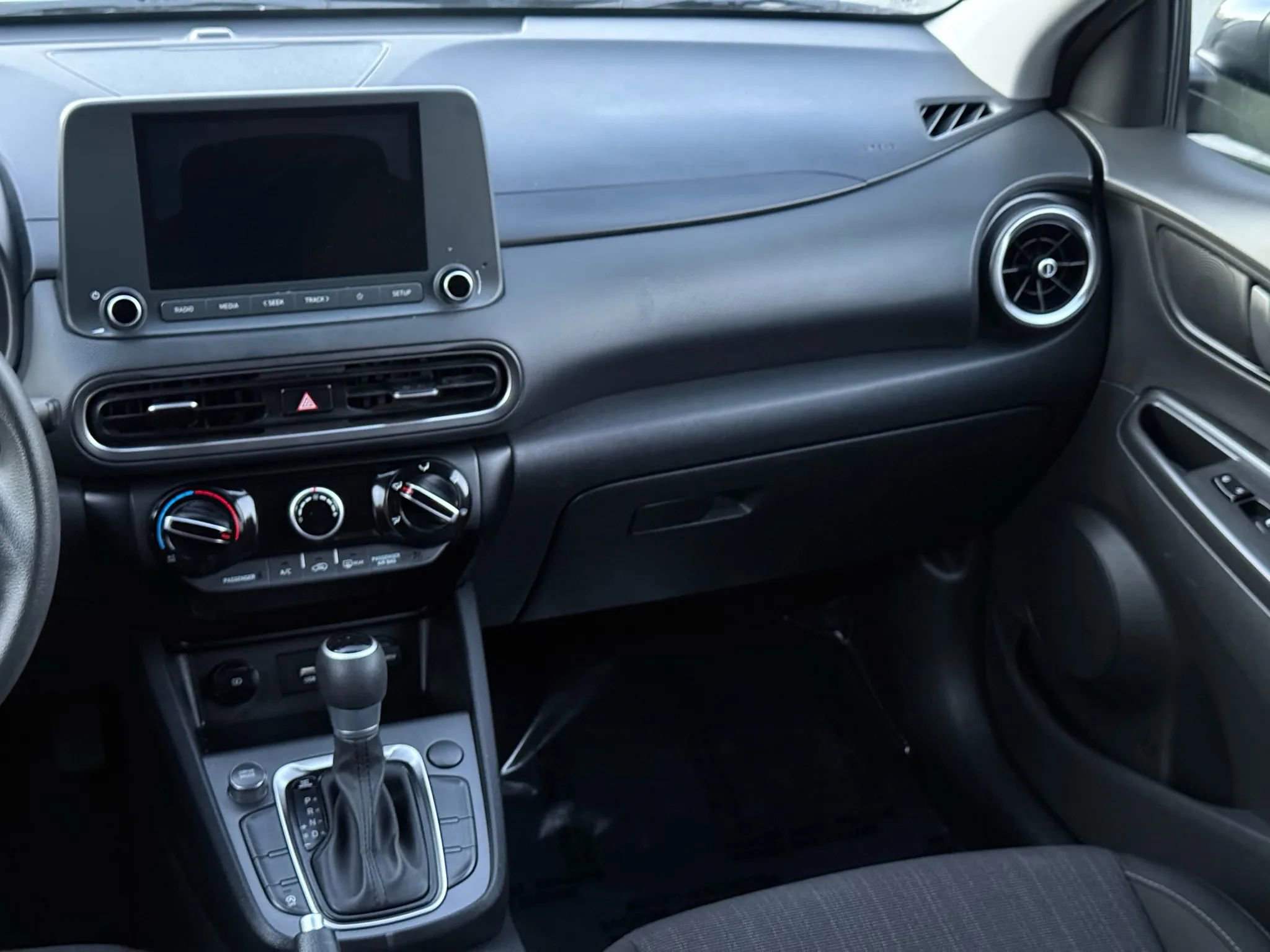 Used 2022 Hyundai Kona SEL image 29