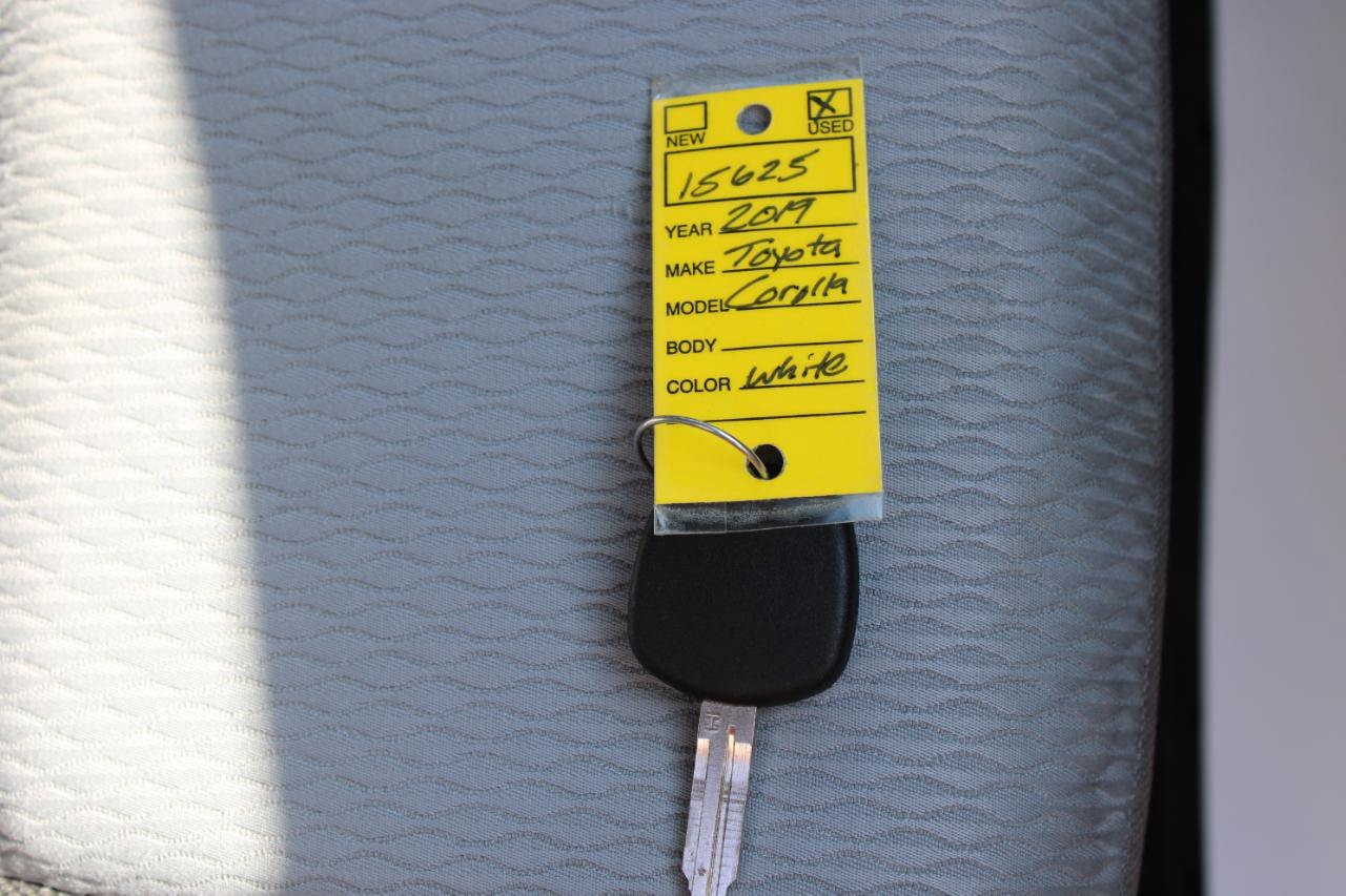Used 2019 Toyota Corolla LE FWD image 43