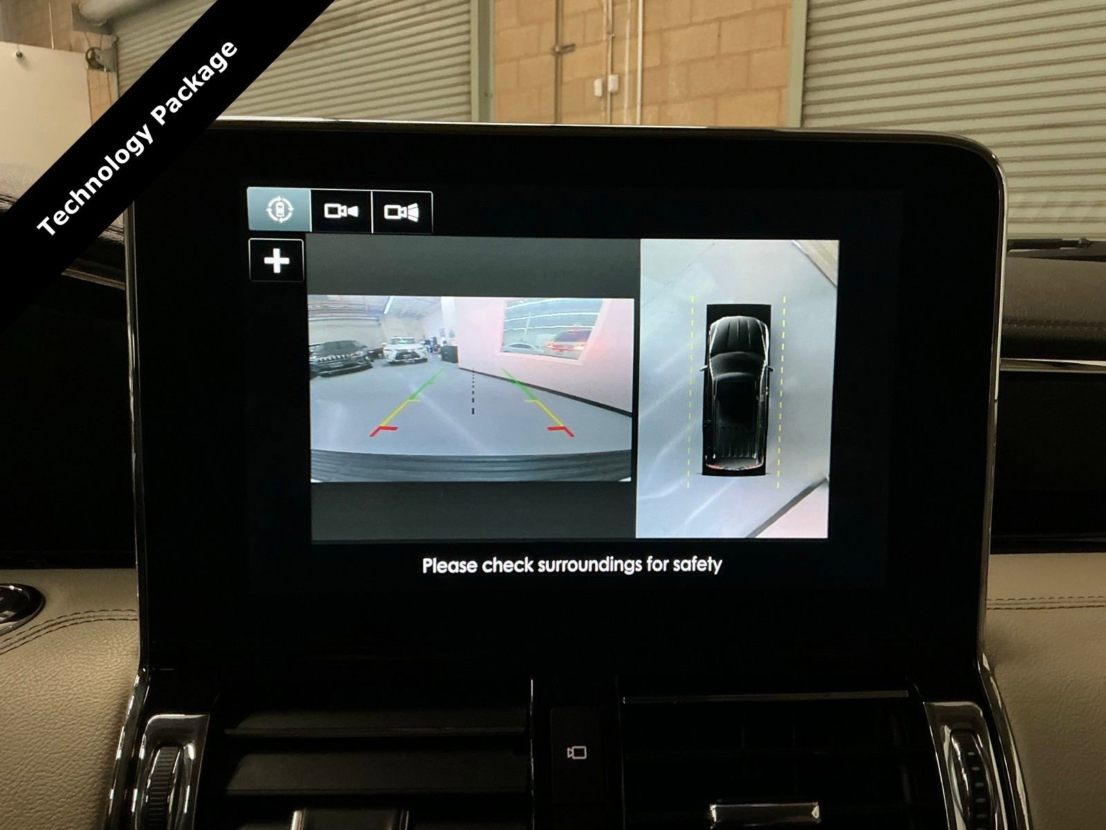 Used 2018 Lincoln Navigator Select w/ Technology Package image 31