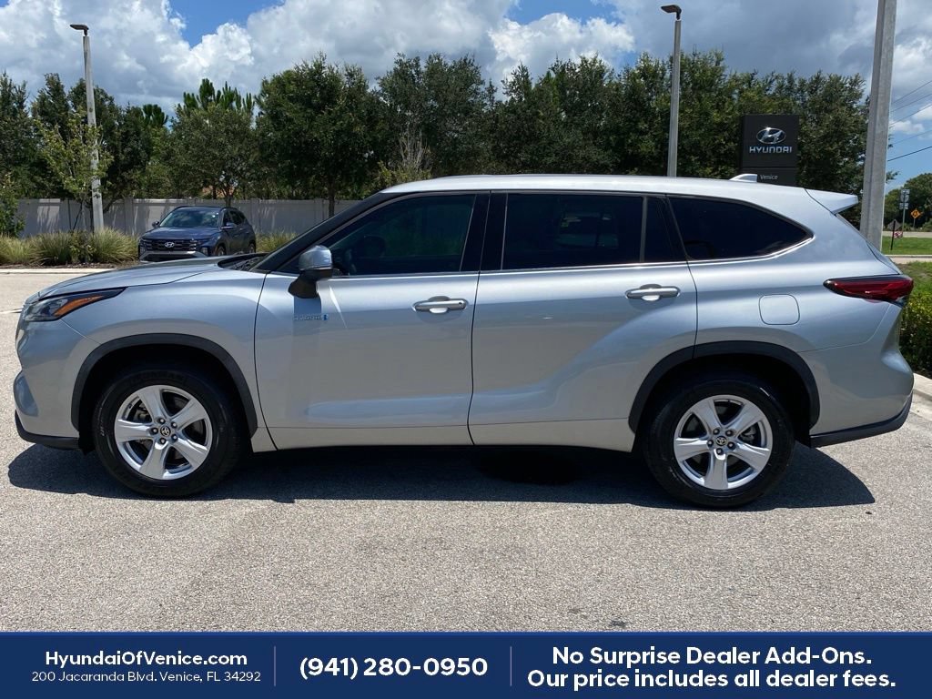 Used 2020 Toyota Highlander LE FWD image 30