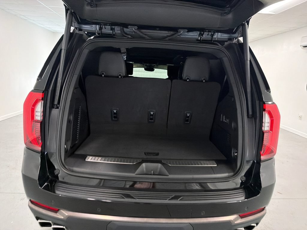 Used 2025 GMC Yukon AT4 Ultimate w/ LPO, AT4 Appearance Package AWD/4WD image 9