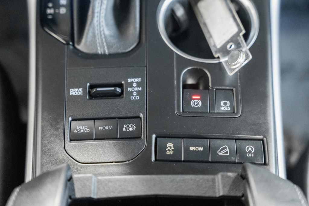 Used 2022 Toyota Highlander XLE AWD/4WD image 21