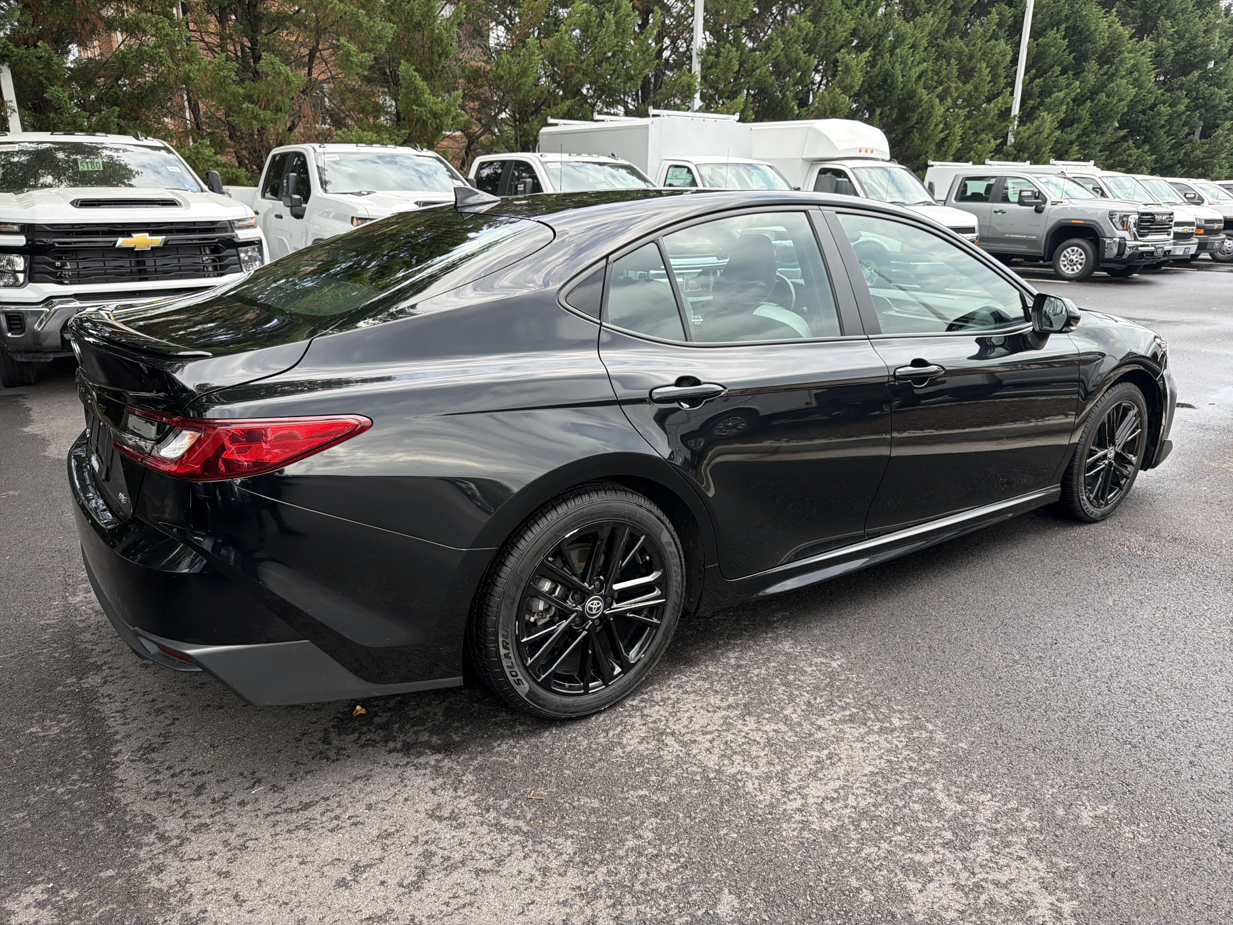 Used 2025 Toyota Camry SE FWD image 10