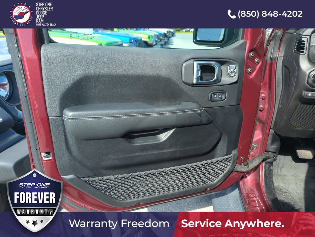 Used 2021 Jeep Wrangler Unlimited Sahara w/ Cold Weather Group AWD/4WD image 17
