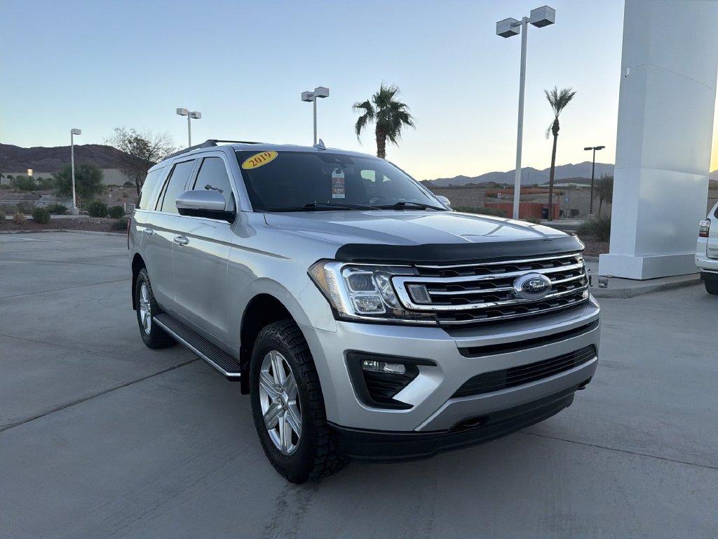 Used 2019 Ford Expedition XLT w/ Equipment Group 202A AWD/4WD image 3