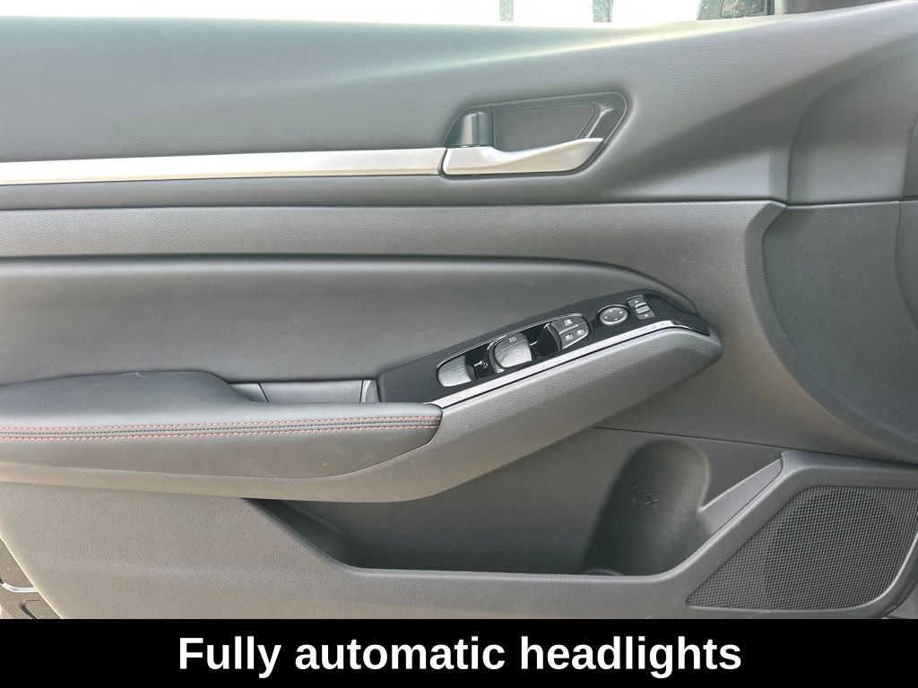 Used 2025 Nissan Altima 2.5 SR image 32