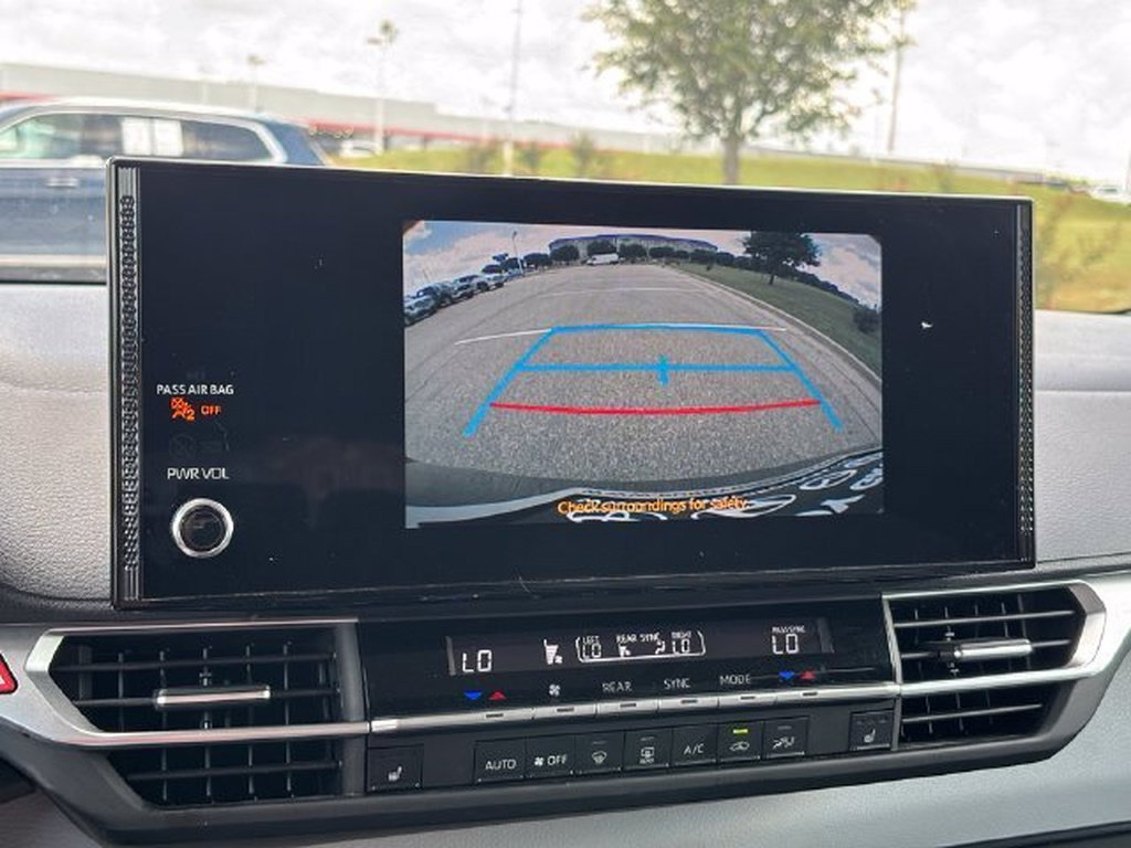 Used 2025 Toyota Sienna XLE FWD image 22