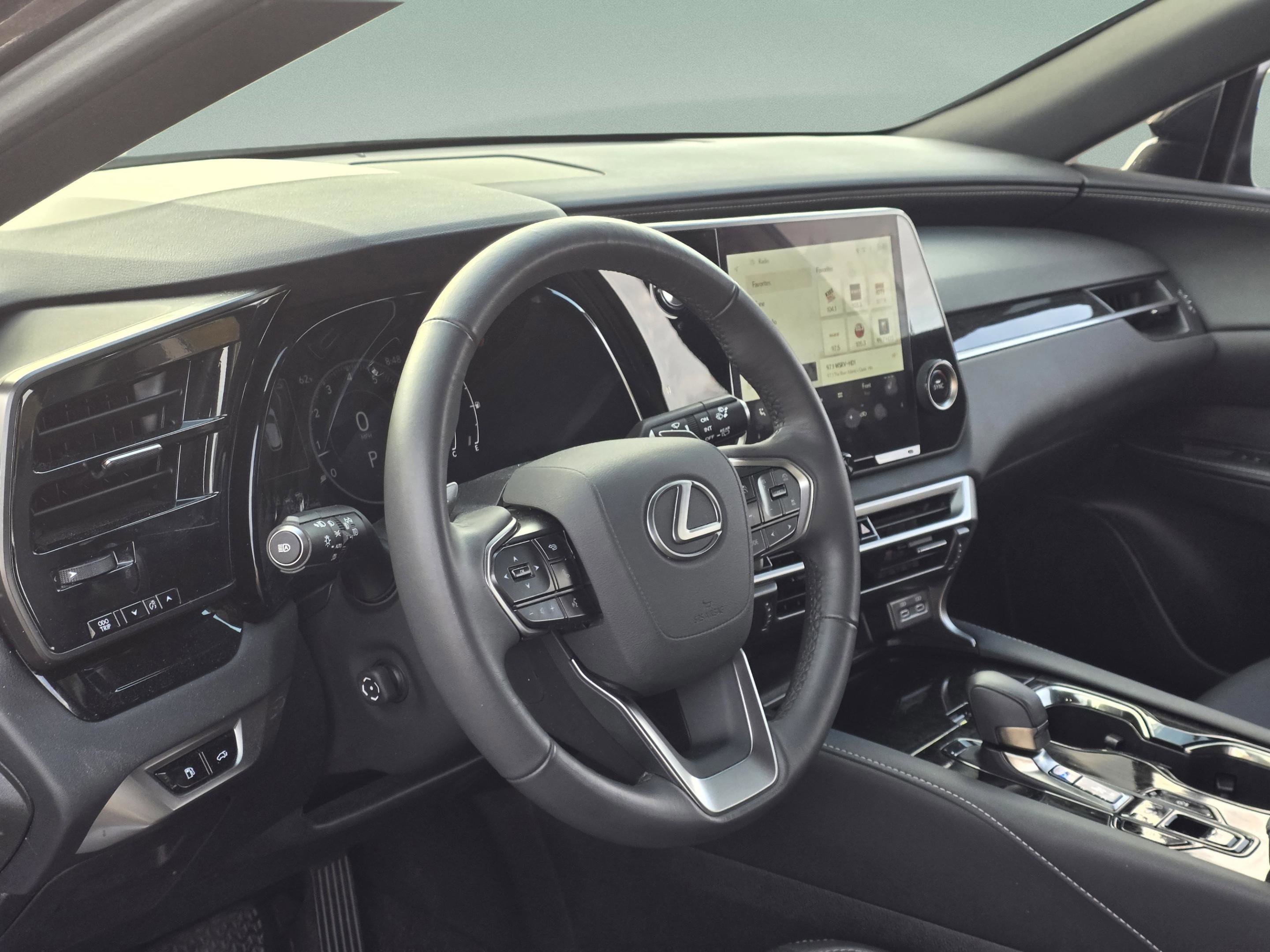 Used 2024 Lexus RX 350 FWD w/ Technology Package image 11