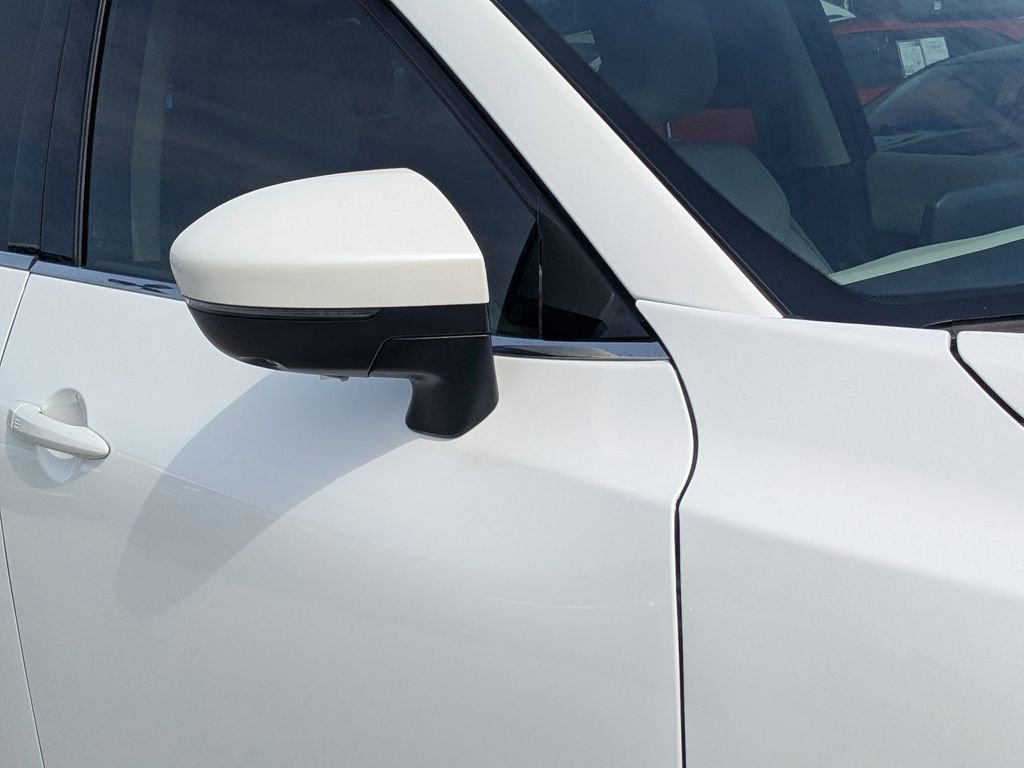 Used 2023 Nissan Pathfinder SL AWD/4WD image 10