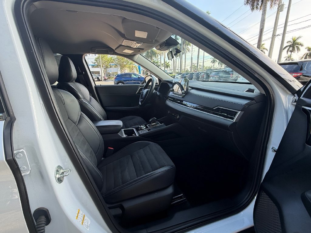 Used 2024 Mitsubishi Outlander SE AWD/4WD image 15