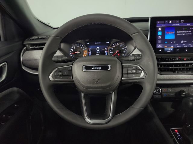 Used 2023 Jeep Compass Latitude image 24