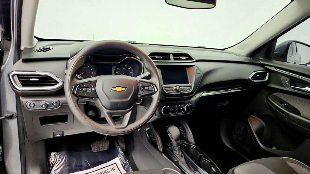Used 2021 Chevrolet TrailBlazer LT FWD image 12