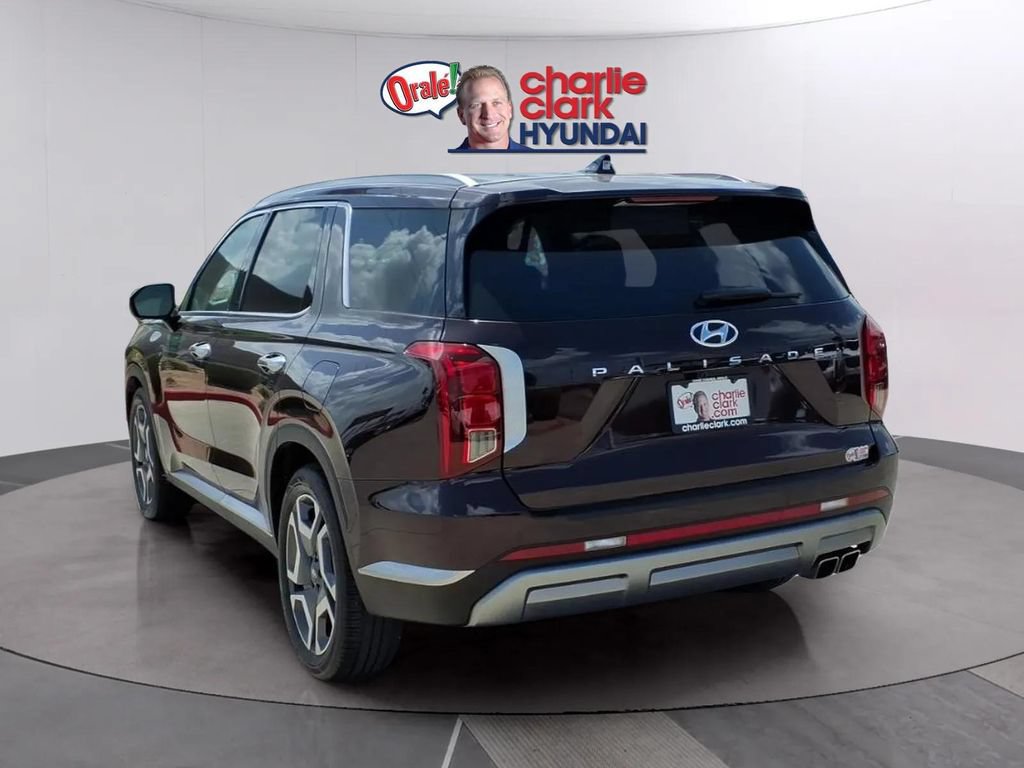 Used 2024 Hyundai Palisade SEL FWD image 3