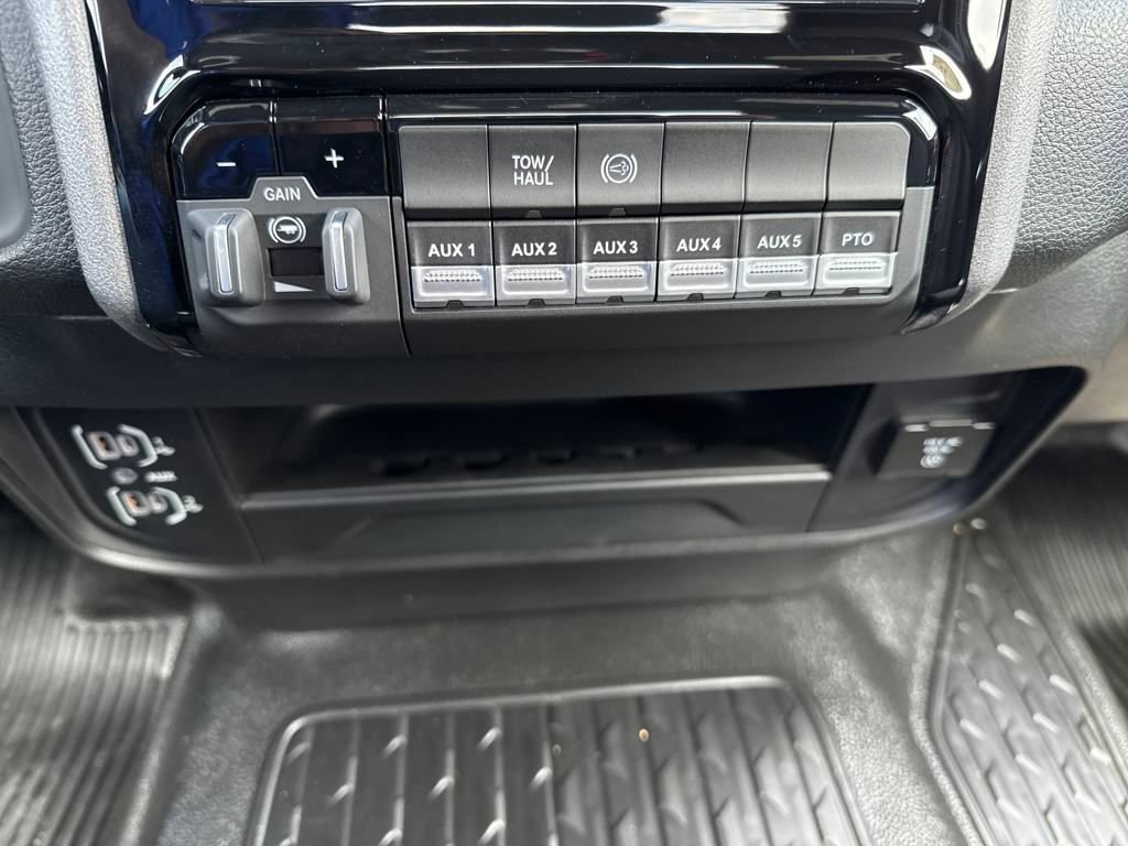 New 2025 RAM 3500 Tradesman image 24