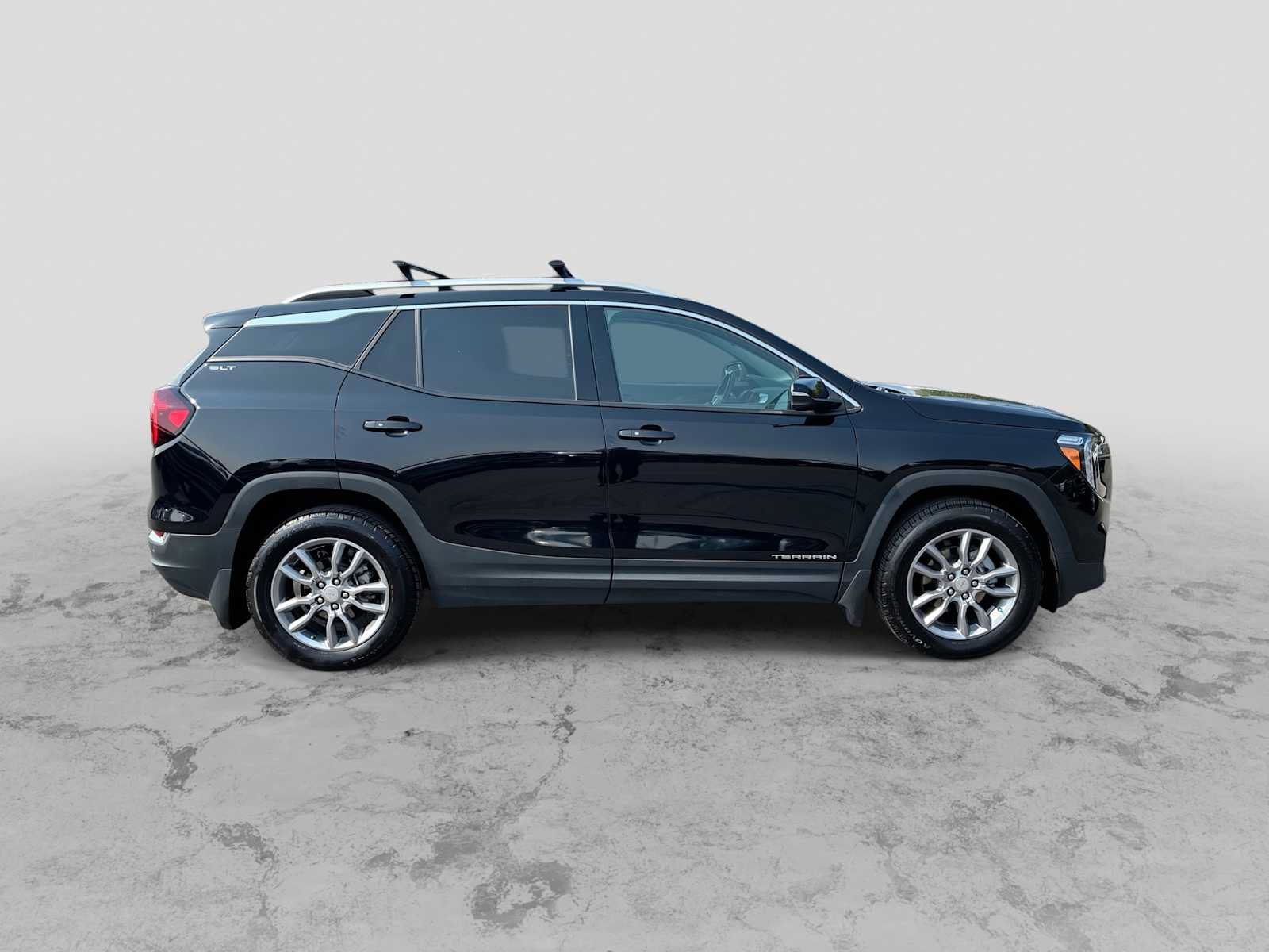 Used 2022 GMC Terrain SLT w/ LPO, Floor Liner Package AWD/4WD image 9