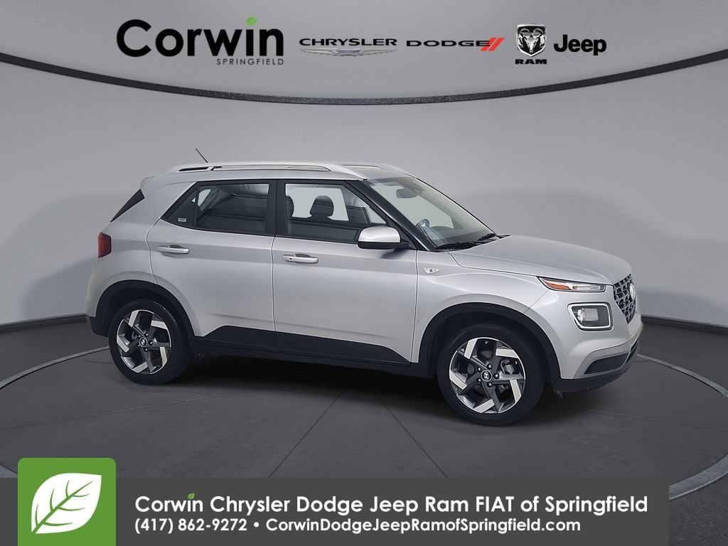 Used 2025 Hyundai Venue SEL FWD image 1