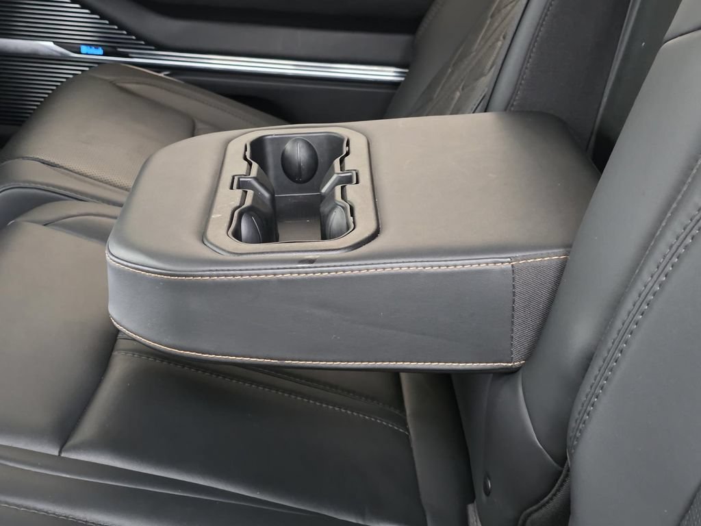 Used 2024 Jeep Grand Wagoneer Series III w/ Flexible Seating Group AWD/4WD image 11