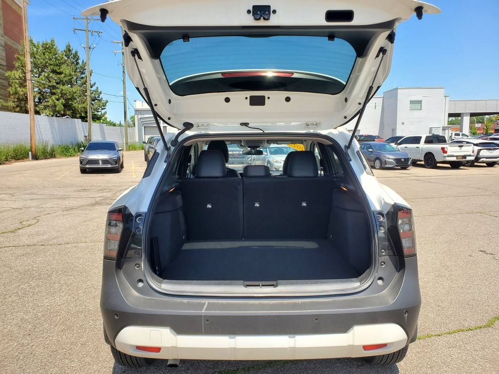 Used 2025 Nissan Kicks SR AWD/4WD image 9