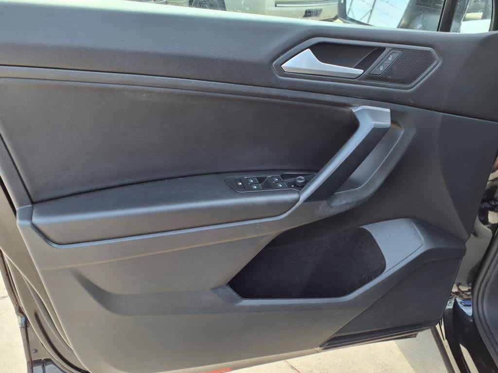 Used 2021 Volkswagen Tiguan SE FWD image 11