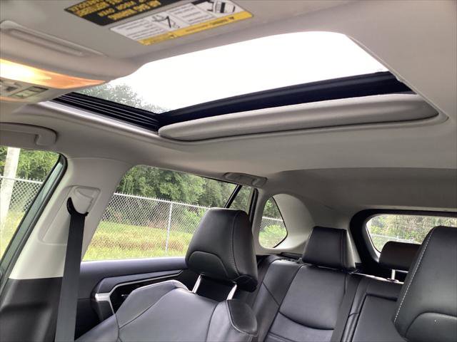 Used 2020 Toyota RAV4 XLE Premium image 33