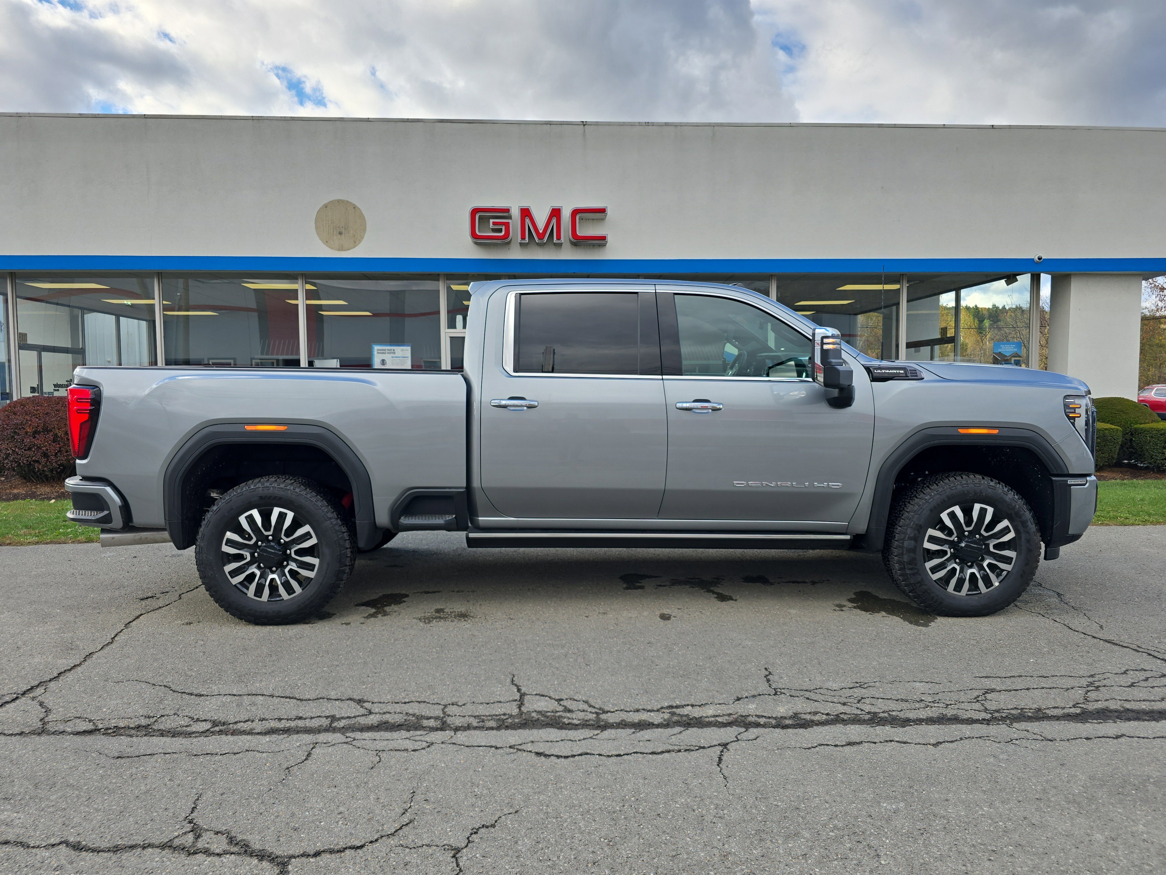 New 2026 GMC Sierra 2500 Denali Ultimate video 2