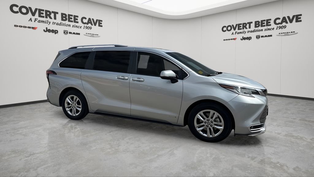 Used 2021 Toyota Sienna Limited image 12