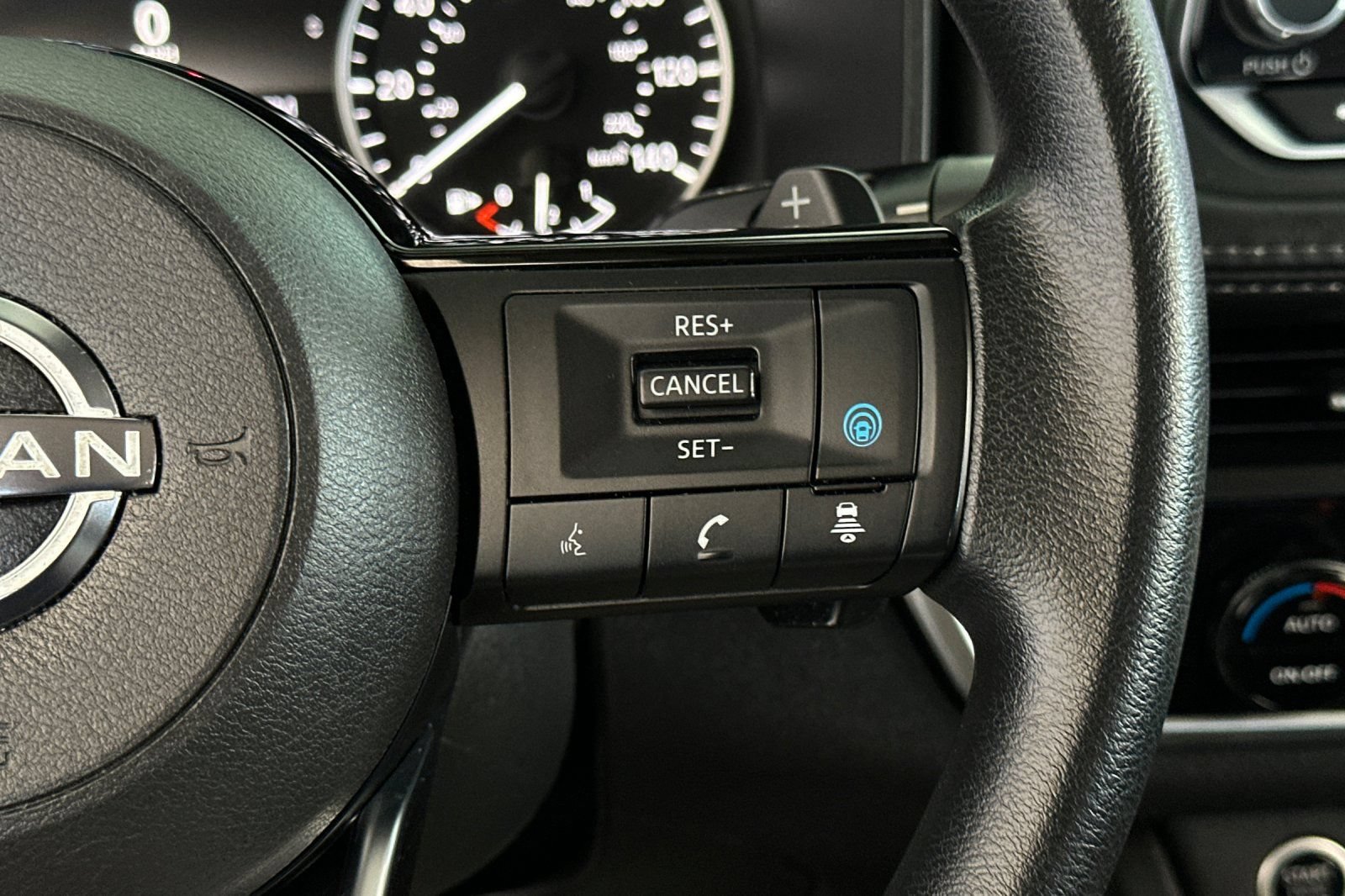 Used 2023 Nissan Rogue SV FWD image 32