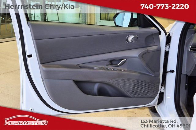 Used 2024 Hyundai Elantra SE image 16