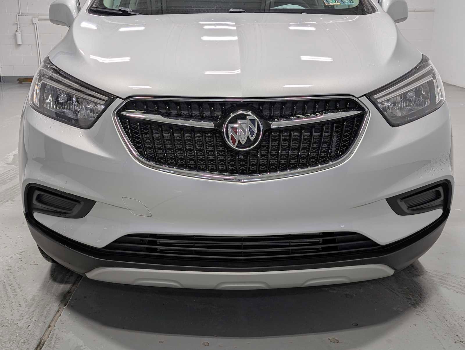 Used 2022 Buick Encore Preferred w/ Safety Package image 2