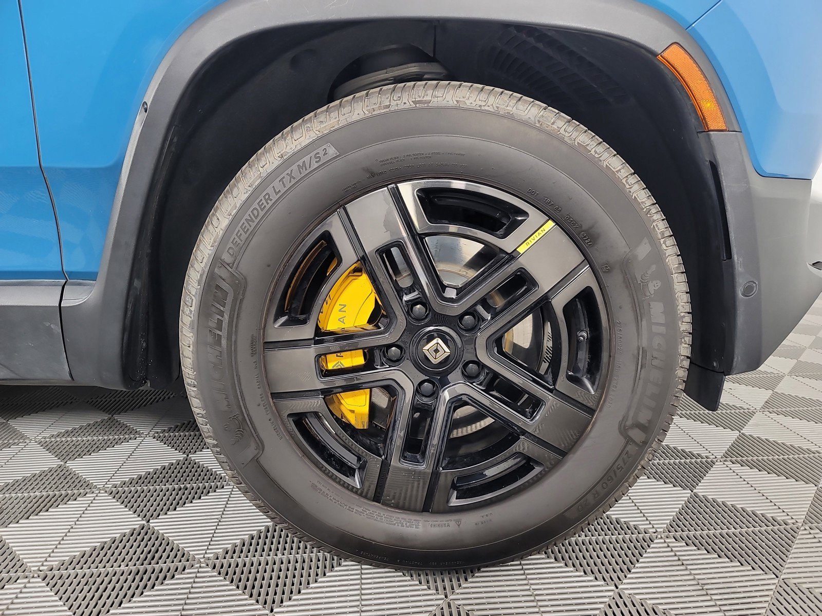 Used 2023 Rivian R1S Adventure image 11