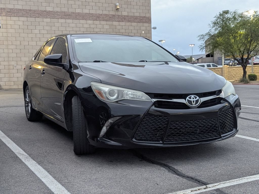 Used 2017 Toyota Camry SE FWD image 3