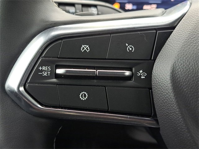 Used 2025 Chevrolet Traverse LT image 14