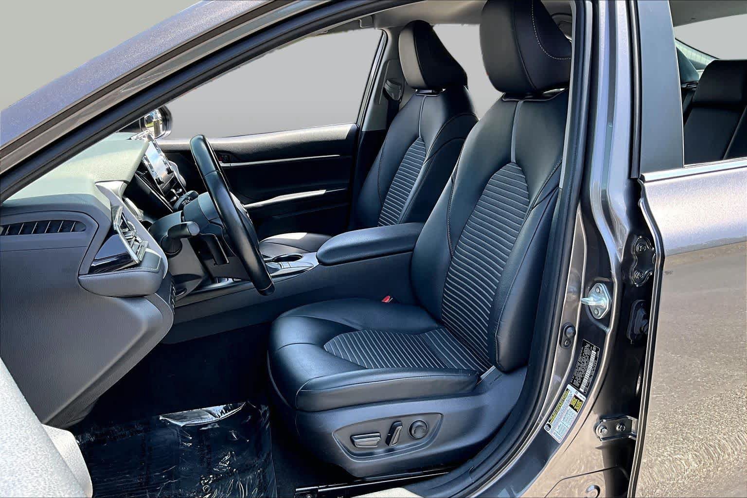Used 2023 Toyota Camry SE FWD image 8