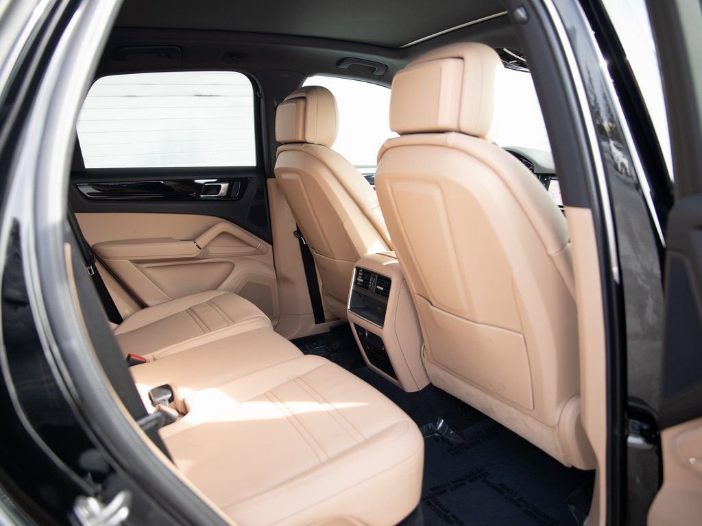 Used 2023 Porsche Cayenne image 24