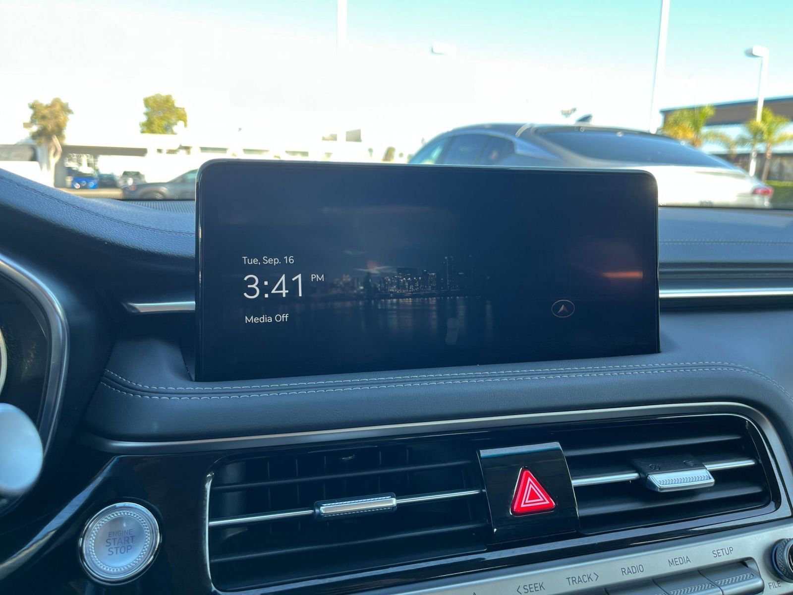 Used 2025 Genesis G70 2.5T image 21