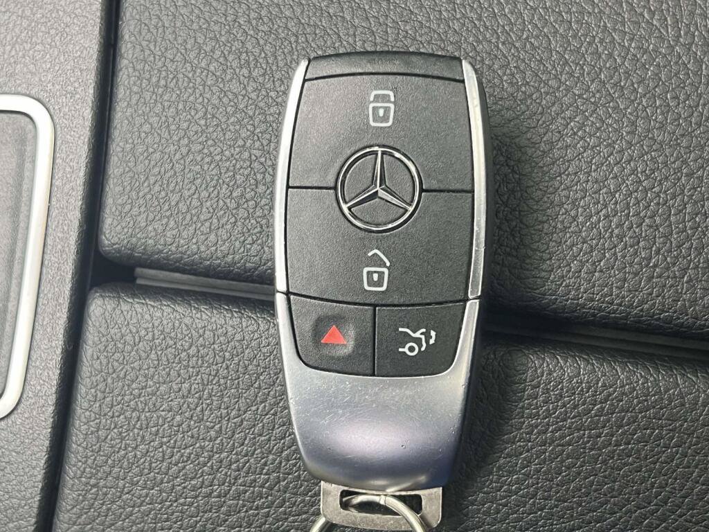 Used 2023 Mercedes-Benz CLA 250 4MATIC image 4