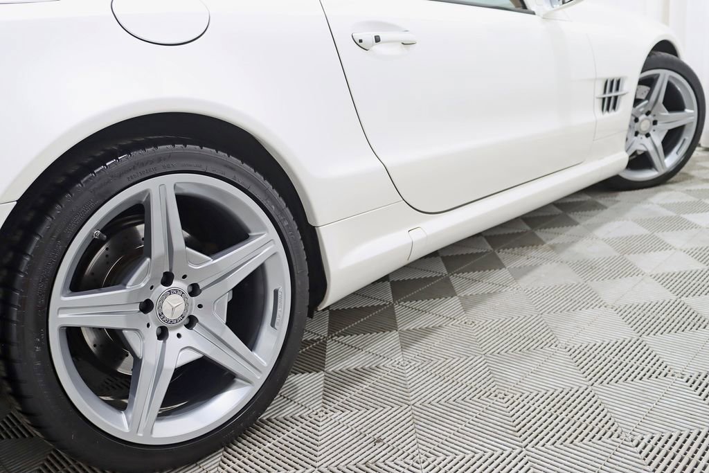 Used 2011 Mercedes-Benz SL 550 image 12