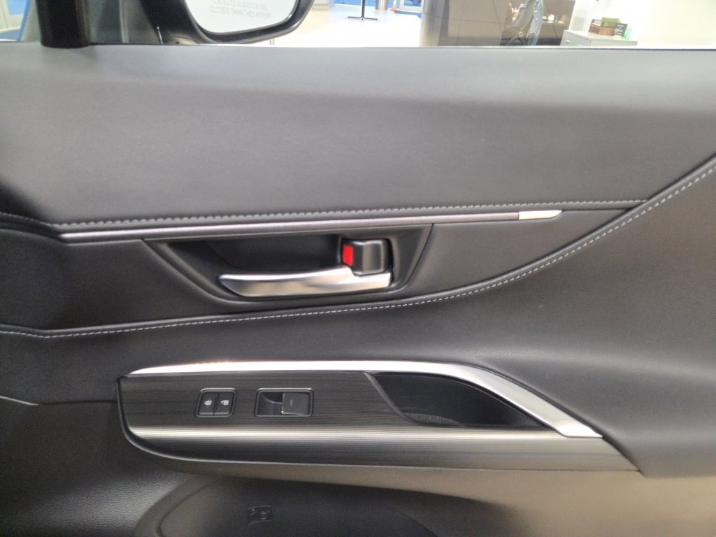 Used 2023 Toyota Venza Limited image 19