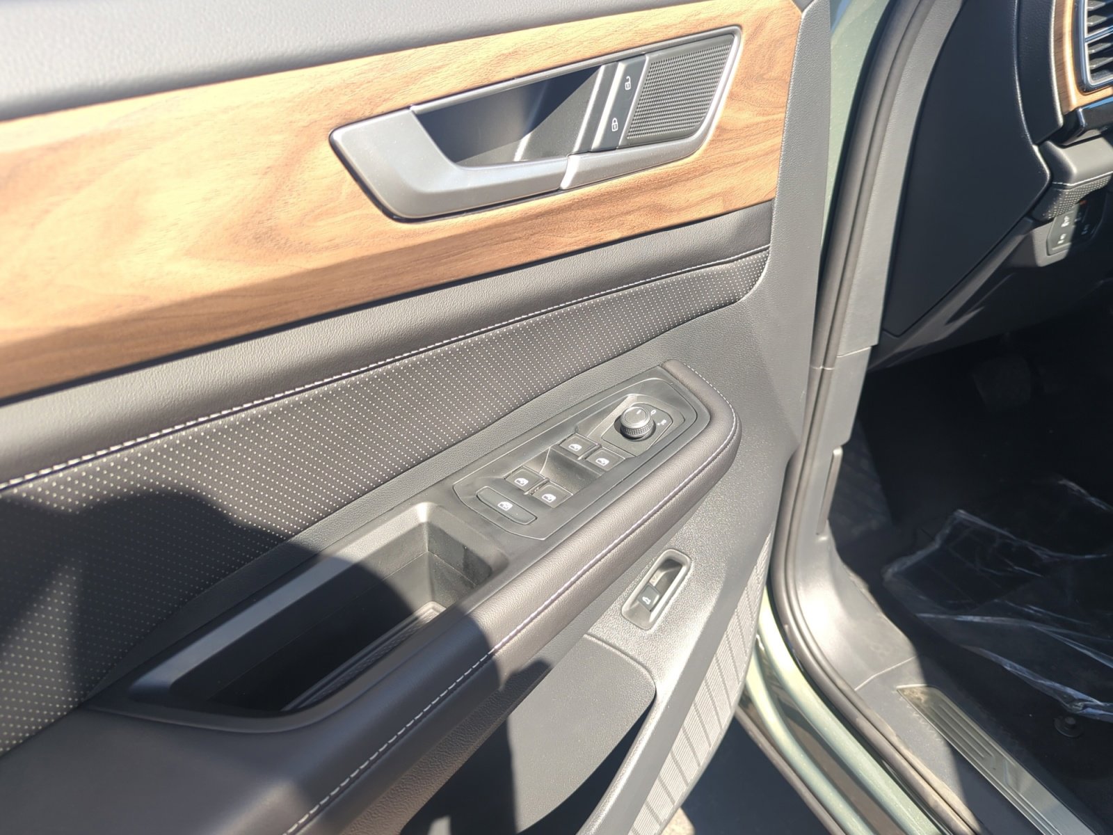 New 2026 Volkswagen Atlas SE FWD image 13