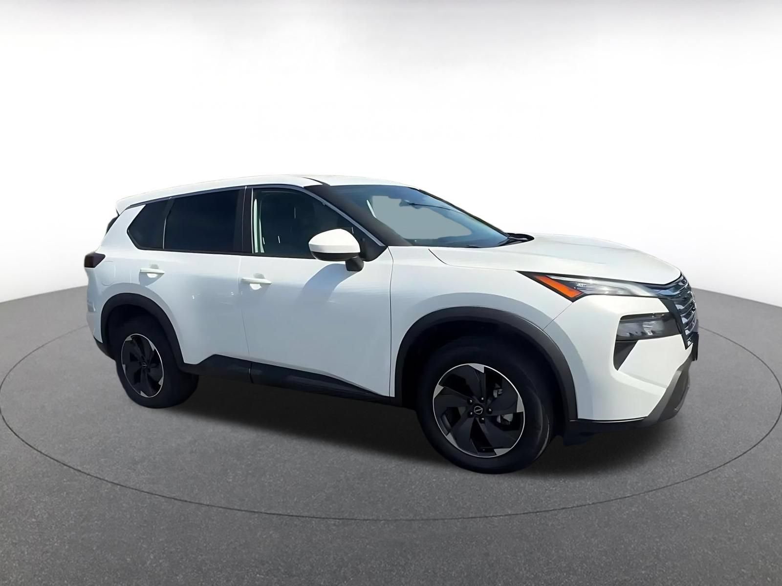 Used 2024 Nissan Rogue SV AWD/4WD image 2