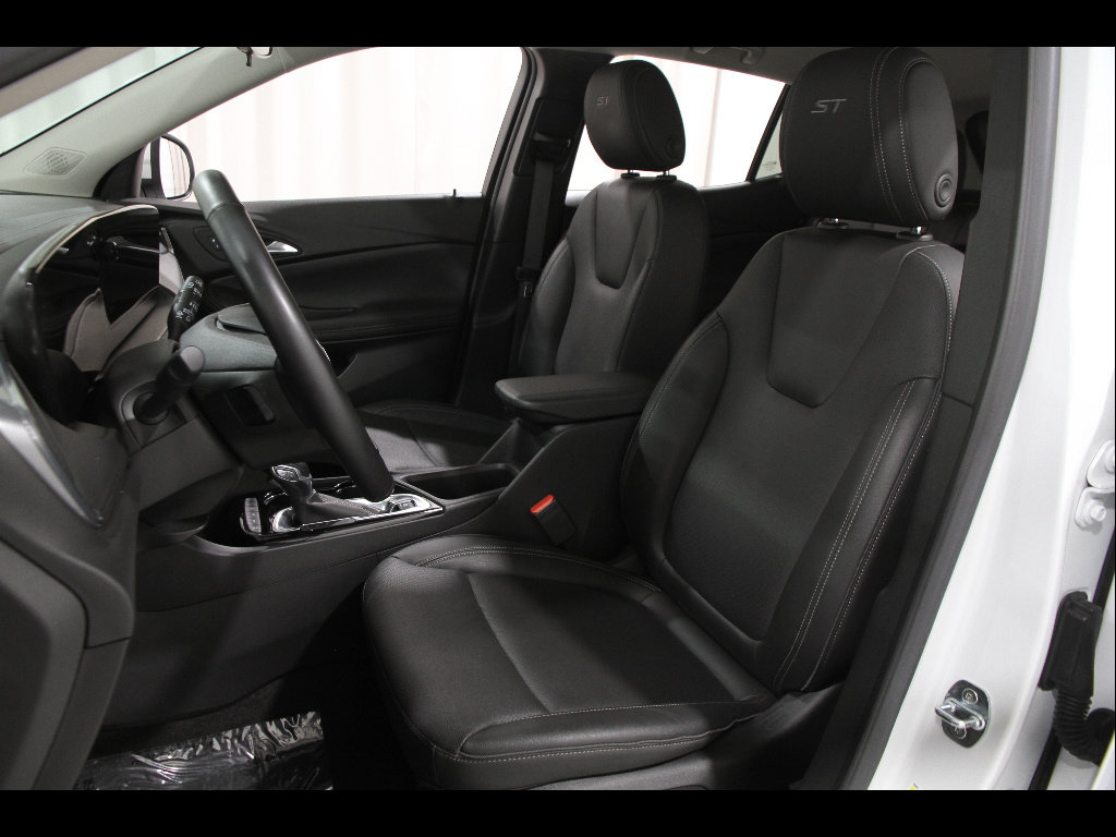 Used 2024 Buick Encore GX Sport Touring w/ Comfort Package AWD/4WD image 5