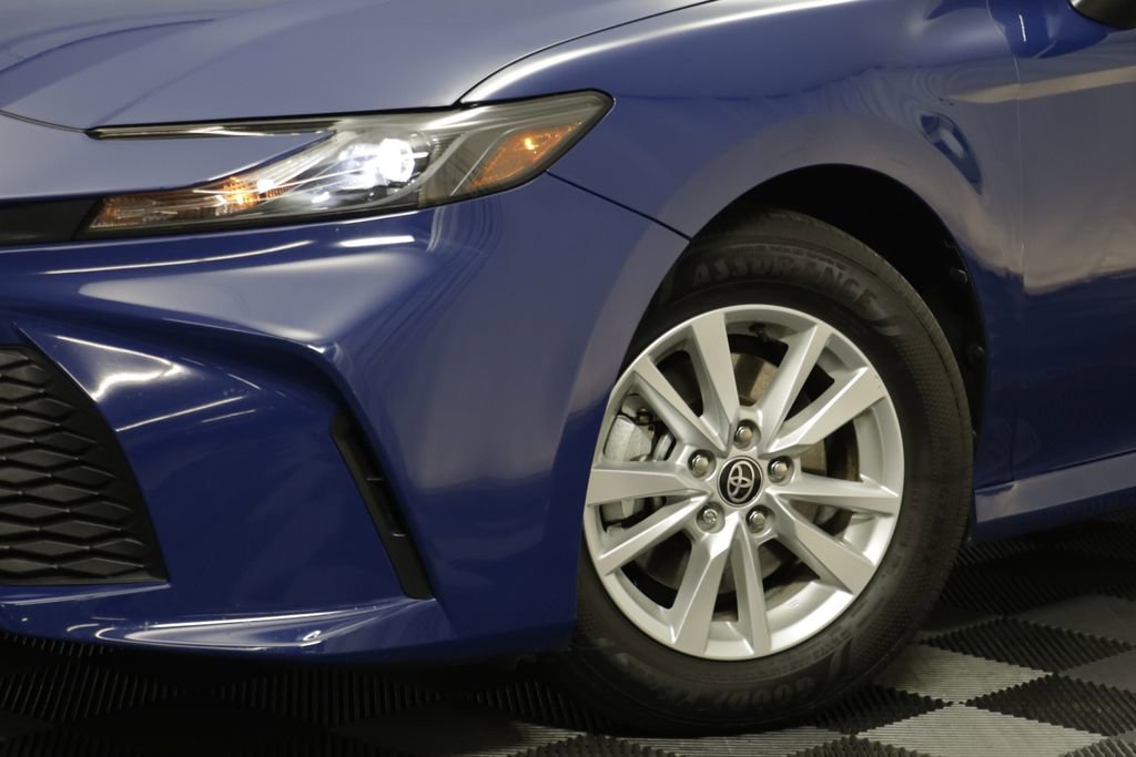 Used 2025 Toyota Camry LE FWD image 3