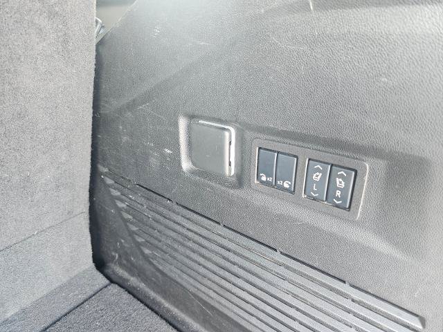 Used 2024 GMC Yukon Denali RWD image 47