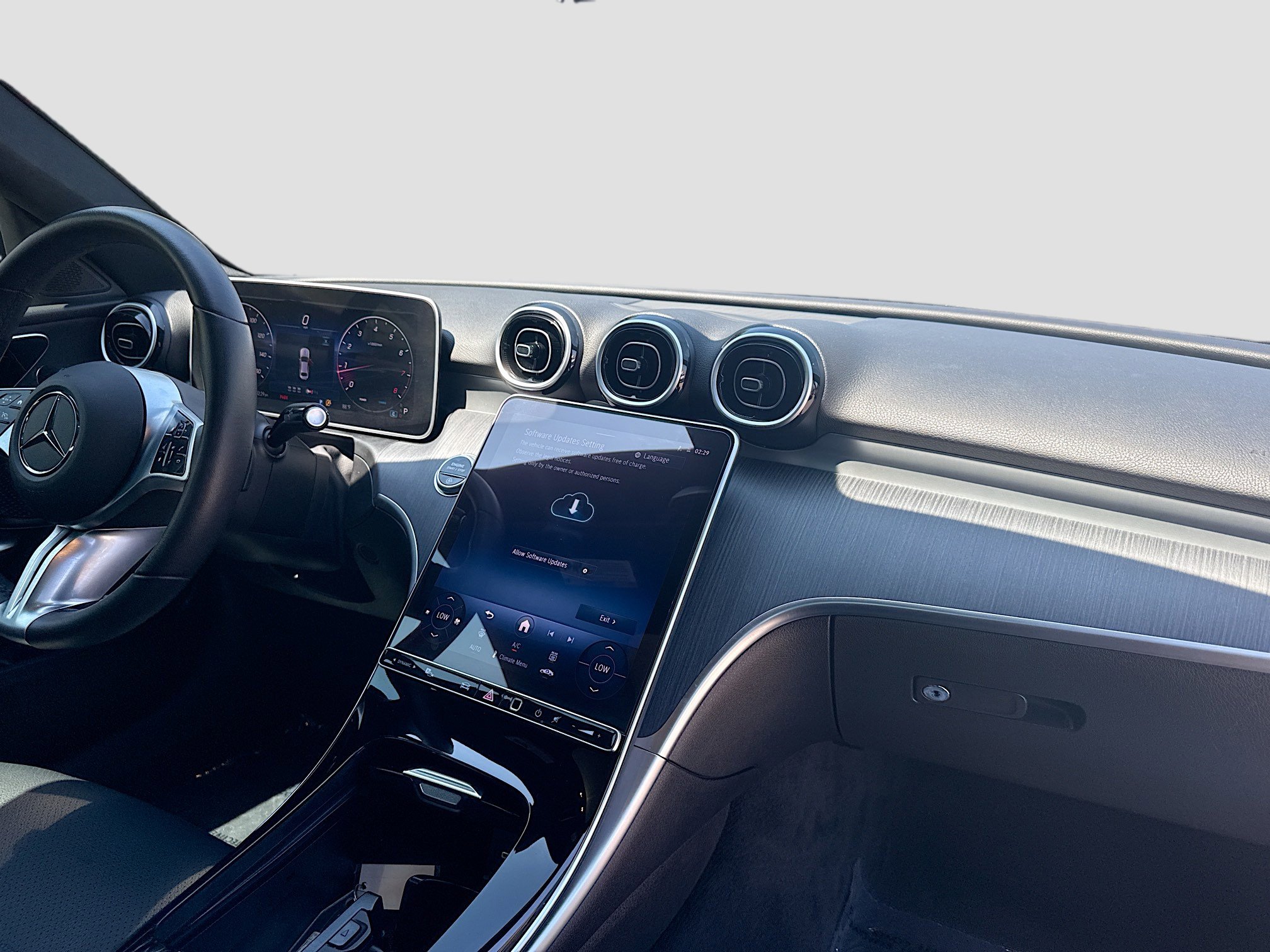 Used 2025 Mercedes-Benz C 300 Sedan image 30