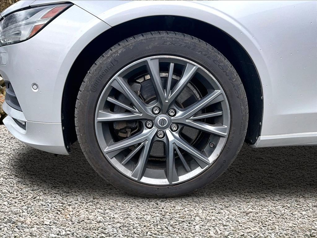 Used 2018 Volvo S90 T6 Momentum w/ Convenience Package image 9