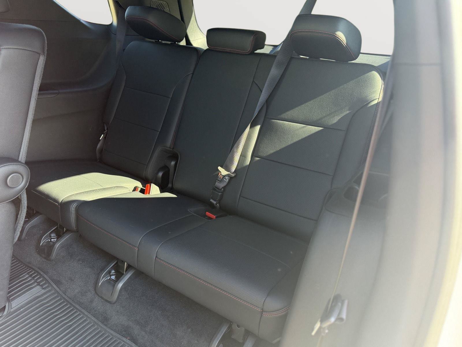 Used 2025 Chevrolet Traverse RS w/ LPO, Floor Liner Package FWD image 23