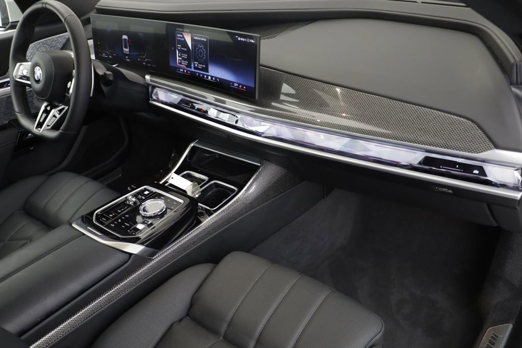 Certified 2025 BMW 760i xDrive w/ Executive Package AWD/4WD image 21