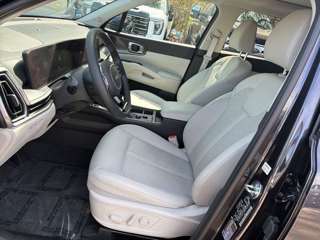 Certified 2025 Kia Sorento EX w/ Panoramic Sunroof Package FWD image 14