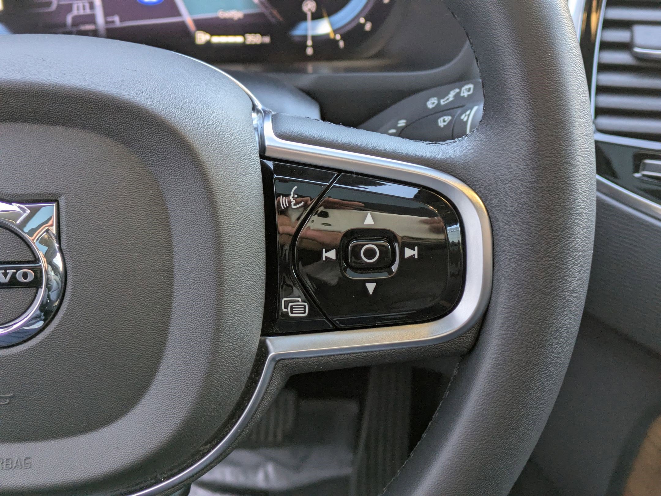 Used 2023 Volvo XC90 B6 Plus w/ Protection Package Premier image 18