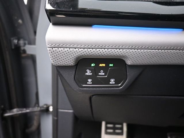 Used 2024 Volkswagen Atlas Peak Edition SEL image 17